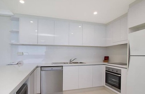 Surfers Paradise Apartment | 19B Peninsula Summary