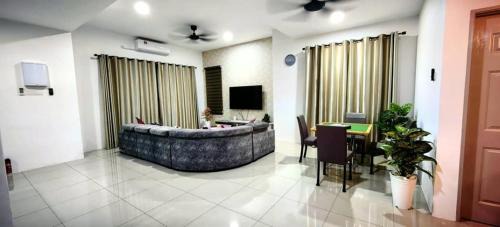 Taman Rapat Damai House | 19pax Ipoh Semi-D W Shared Pool Table & Karaoke ISD03 R