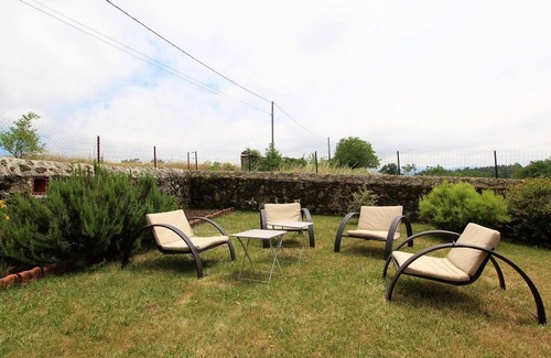 Frugieres-le-Pin Cottage | 19th-century farmhouse with fireplace near Doulon gorges