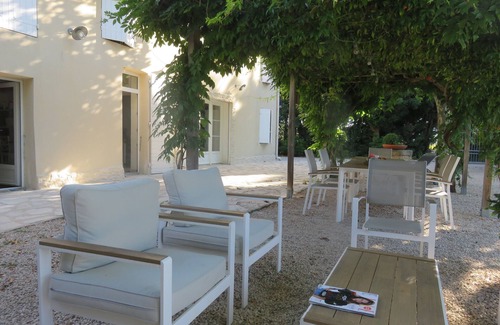 Caderousse House | 19th century Provencal farmhouse, quiet, not overlooked, with a large swimming pool