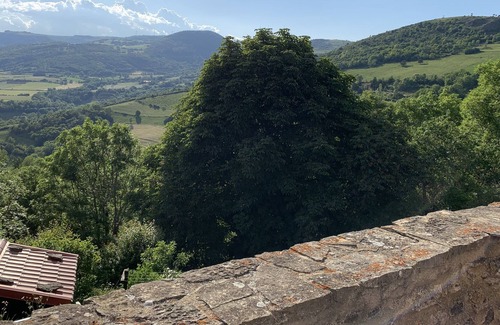 Rentieres House | 19th century school overlooking the valley