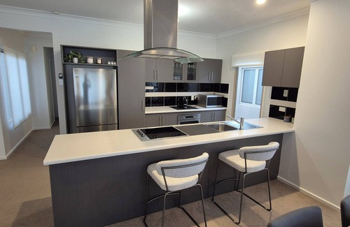 Normanville House | 19th Hole - Tee off & unwind in style at Lady Bay