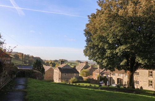 Settle Cottage | 1A LOWER CROFT STREET, pet friendly, with open fire in Settle