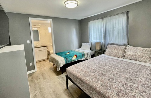 Tantalus House | 1A Newly Renovated One bedroom/Parking/Wi-Fi/kitchen