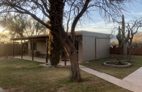 Tucson Cottage | 1b/1b Guest House Purple Mattress - Dogs/Horses welcomed