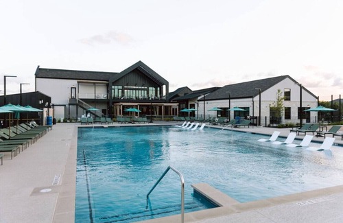 Pflugerville Apartment | 1B/1B Round Rock:Pool, Sauna & On-Site Coffee Shop