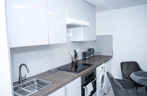 Kensal Green Apartment | 1B Apartment, 30 mins to Oxford Street, Sleeps 4.