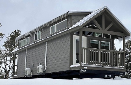 Williams Ski Chalet | 1B Cozy chalet with 1 bedroom, AC, WiFi and forest view with patio in Williams