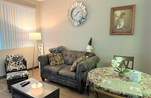 Tustin Apartment | 1B1B Luxury Apartment Center area POOL/GYM/MALLn