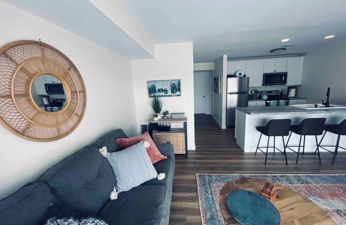 Lake Ozark Condo | 1bd 1 ba Getaway with private balcony & onsite Boat rental option
