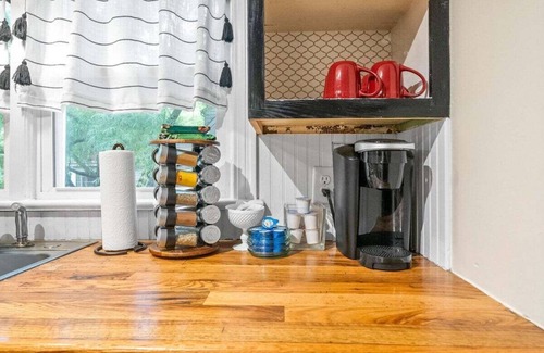 Clarksville House | 1BD 102 Madison Ter S