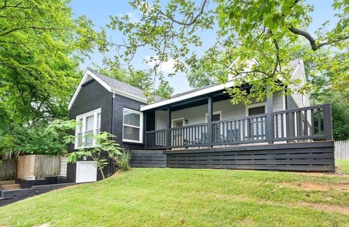 Clarksville House | 1BD 102 Madison Ter S
