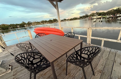 Bayou Shores House | 1bd/1ba townhome w/PRIVATE DOCK & KAYAKS