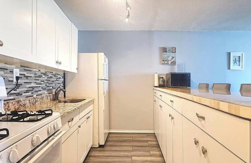 Red Hook Apartment | 1BD/2BA Tropical Seaside Escape, 40 yards from Sapphire Beach!