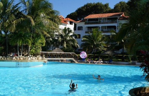 La Mulata Apartment | 1BD apt in tropical resort with pool/Wi-Fi/TV/parking/AC