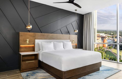 Downtown Atlanta Resort | 1BD/Atlanta - Downtown w/Rooftop Pool and Pool Bar!