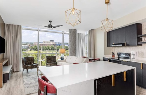 Downtown Atlanta Resort | 1BD/Atlanta - Downtown w/Rooftop Pool and Pool Bar!