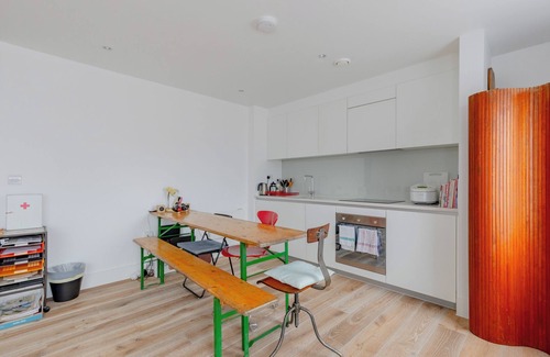 Finsbury Park Apartment | 1BD Flat with Direct City Access, Finsbury Park