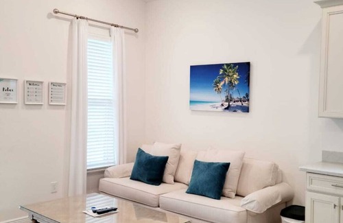 West Kissimmee Cottage | 1BD Island-Inspired Cottage minutes from Disneyworld