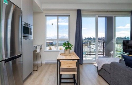 Tsawwassen Condo | 1BD Tsawwassen Gem with free parking on premises
