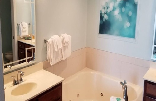 Ocean Drive Resort | 1BD w/Full Kitchen, Jetted Tub, W/D, FREE PARKING, NO RESORT FEES!
