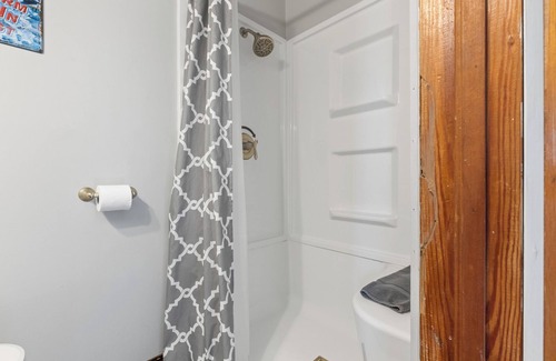 Diamond City Cabin | 1bed/1bath cabin with beautiful views of Bull Shoals Lake.
