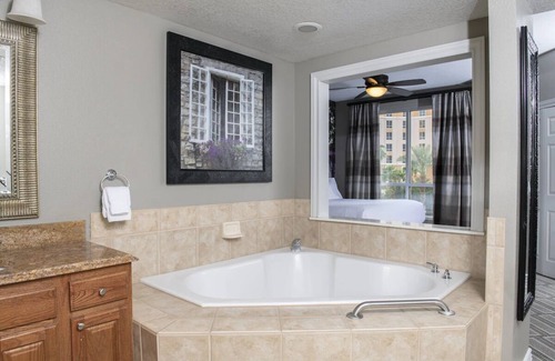 Las Vegas Resort | 1Bed/1Bath Family Friendly Vegas Resort One Mile from the Strip!