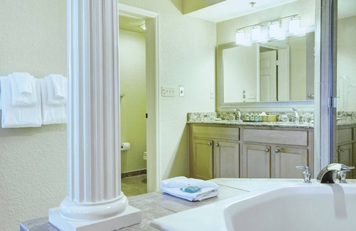 Kissimmee Resort | 1Bed/1Bath Star Island Luxury Deluxe Condo! Close to World Famous Attractions!