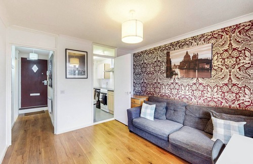 South Bermondsey Apartment | 1Bed Apt - Walking distance to Bermondsey Station