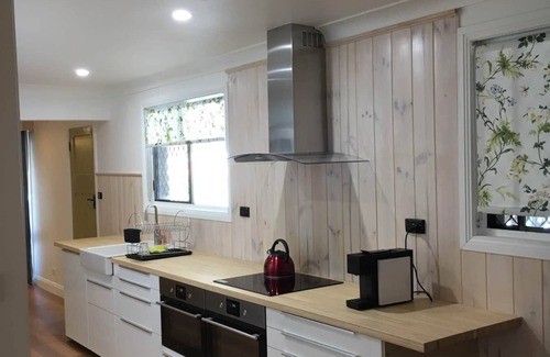 Armidale Apartment | 1Bed Creekland Cottage by Twodogfolly