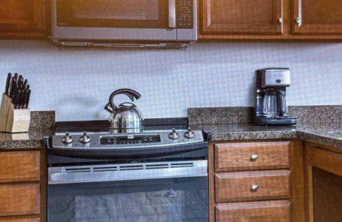 Palm Desert Condo | 1bed-room villa 820sqft with living room full kitchen at Palm Desert, CA.
