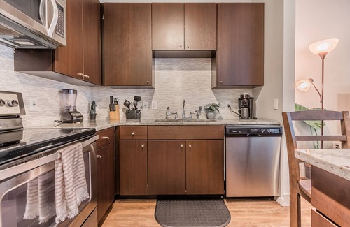 Knox - Henderson Apartment | 1Bedroom 2 beds Apt Uptown/Parking/Washer n Dryer