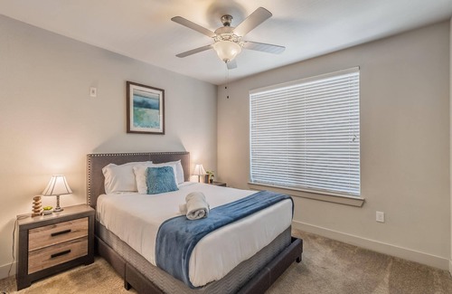 Knox - Henderson Apartment | 1Bedroom 2 beds Apt Uptown/Parking/Washer n Dryer