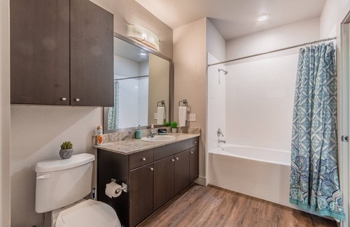 Knox - Henderson Apartment | 1Bedroom 2 beds Apt Uptown/Parking/Washer n Dryer