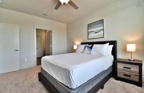 Knox - Henderson Apartment | 1Bedroom 2 beds Furnished Apt with Parking / washer & dryer