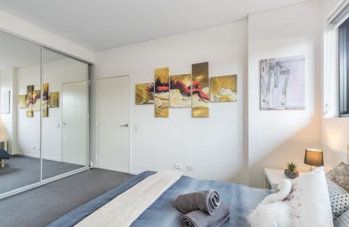 Homebush Apartment | 1Bedroom and Study Apt in Homebush Sleeps 5