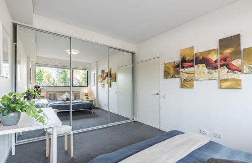 Homebush Apartment | 1Bedroom and Study Apt in Homebush Sleeps 5