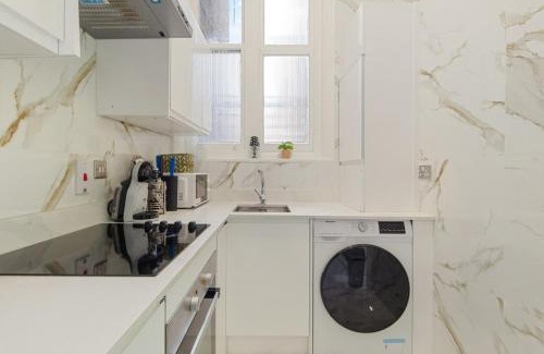 City of Westminster Apartment | 1Bedroom Gem in Mayfair on Iconic Oxford Street!1GC