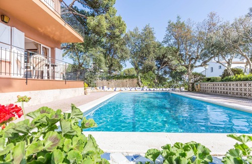 Calella de Palafrugell Villa | 1BENETPL - House divided into 3 totally independent apartments with shared pool just 1 km from the beach of Calella de Palafrugell