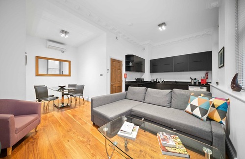 Lime Street Apartment | 1BG Former Embassy 1BR sleeps 4 with Air Con