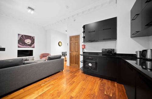Lime Street Apartment | 1BG Former Embassy 1BR sleeps 4 with Air Con