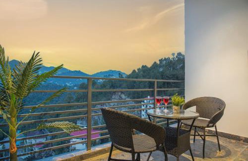 Kumarhatti Apartment | 1BHK AC APARTMENT I WITH PRIVATE BALCONY I VALLEY VIEW I ReSTAURANT I COUPLE FRIENDLY