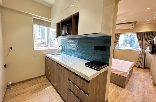 Bandra East Apartment | 1BHK Oasissta : Centrally Located with All Essentials 5 mins from Bandra