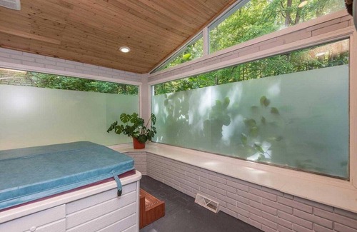 Nashville Hotel | 1BR, 1BA Luxury Hot tub Suite