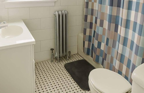Cragin Apartment | 1BR 1BA Windy City Hideout - Lockwood rep