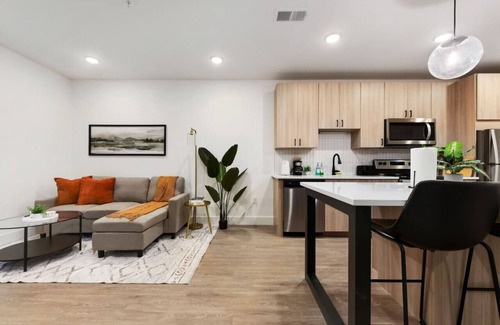 Friendship Apartment | 1BR/1BA with Gym Access Near UPMC & Carnegie Uni.