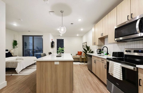 Friendship Apartment | 1BR/1BA with Gym Access Near UPMC & Carnegie Uni.