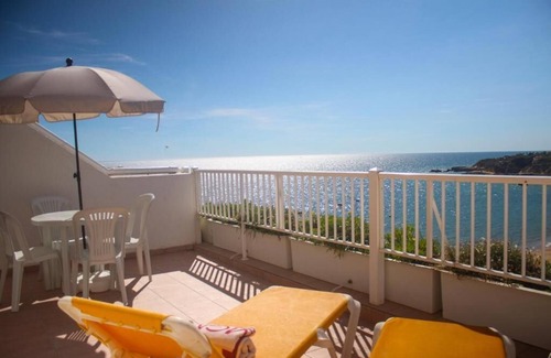 Santa Eulalia House | 1BR Apartment w/Kitchenette: Praia da Oura's Coastal Gem! Parking | 2 Units