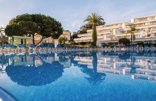 Santa Eulalia House | 1BR Apartment w/Kitchenette: Praia da Oura's Coastal Gem! Parking | 2 Units