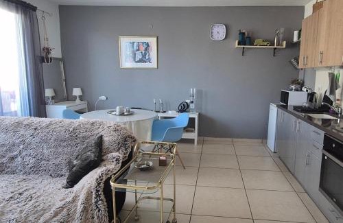 Jaffa Apartment | 1BR Apartment with Mamad Bedroom and Parking, 250 m to the Sea and Flea Market